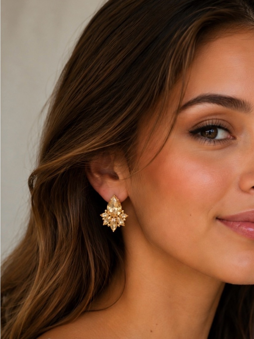 Stunning Champagne Crystal Cluster Statement Earrings Gold Tone